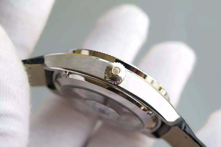 歐米茄尊霸繫列130.93.39.21.99.001 男士透底自動機械手錶 香港組裝8900機芯￥6700.00元/件