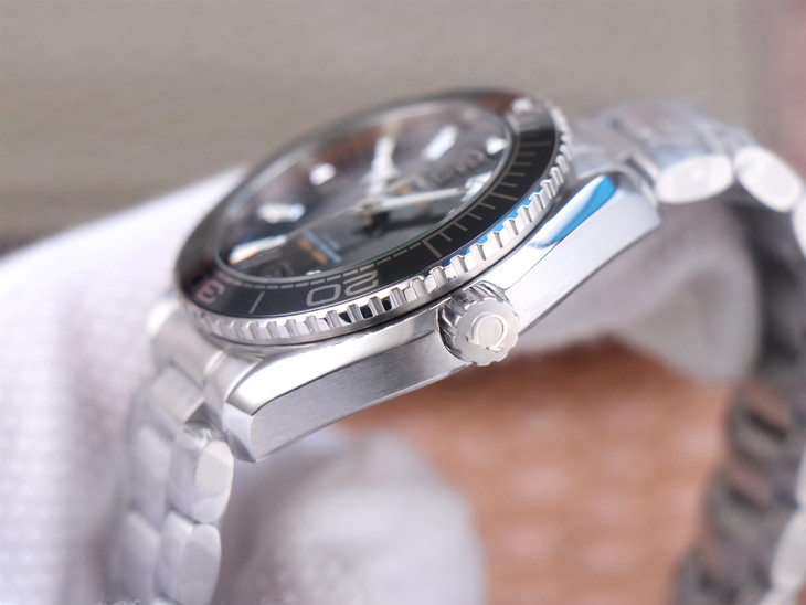 復刻歐米茄女士手錶價格 vs廠歐米茄海洋宇宙女錶 215.30.40.20.01.001￥3680.00元/件