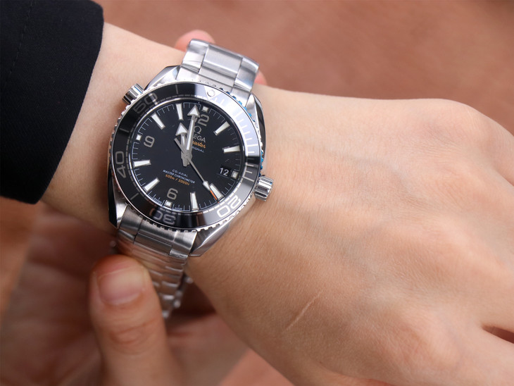 復刻歐米茄女士手錶價格 vs廠歐米茄海洋宇宙女錶 215.30.40.20.01.001￥3680.00元/件