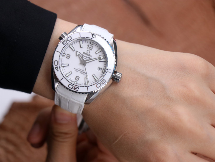 歐米茄女款手錶復刻 vs廠歐米茄海馬海洋宇宙 215.33.40.20.04.001￥3680.00元/件