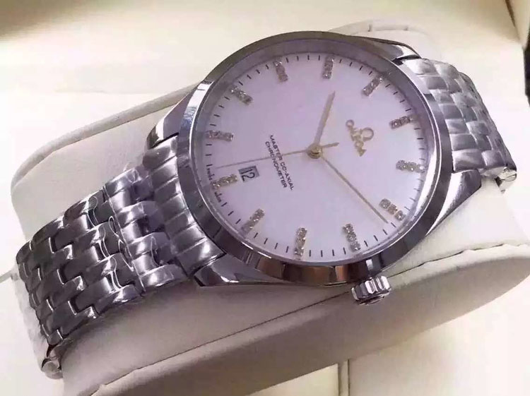 歐米茄蝶飛名典男士瑞士自動機械腕錶價格：5950.00元/件