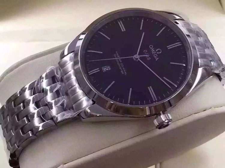 歐米茄蝶飛名典男士瑞士自動機械腕錶價格：5950.00元/件