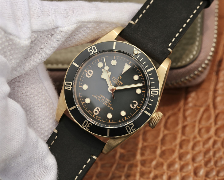XF帝舵貝克漢姆同款－最新帝駝碧灣青銅型－小銅盾 搭載一比一 男士手錶￥3480