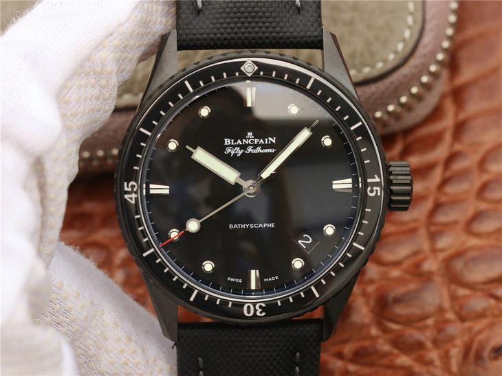 8F寶珀(Blancpain)五十噚繫列 5000-1110-B52A，絹絲錶帶，自動機械機芯 男士腕錶￥3180