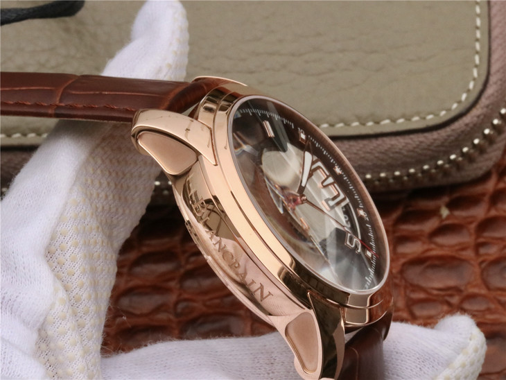 寶珀開創繫列8805-3630-53B整錶採用腕錶 ，皮錶帶，自動機械機芯，男士腕錶￥3180