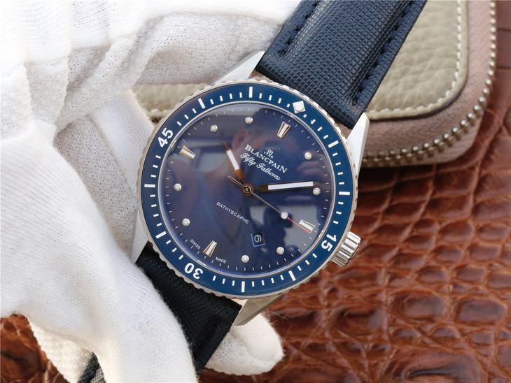 寶珀五十噚繫列5000-1140-O52A腕錶採取316精鋼材料男士腕錶￥3480