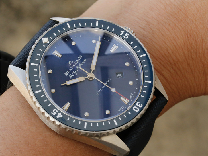 寶珀五十噚繫列5000-1140-O52A腕錶採取316精鋼材料男士腕錶￥3480