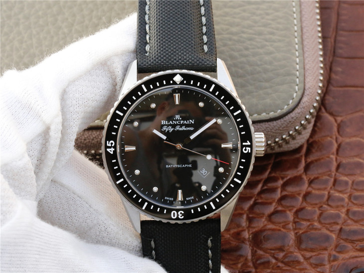 寶珀五十噚繫列5000-1110-B52A腕錶採取316精鋼材料男士腕錶￥3480