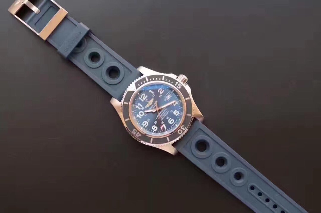 N廠百年靈超級海洋二代繫列藍面膠帶計時機械腕錶44mm