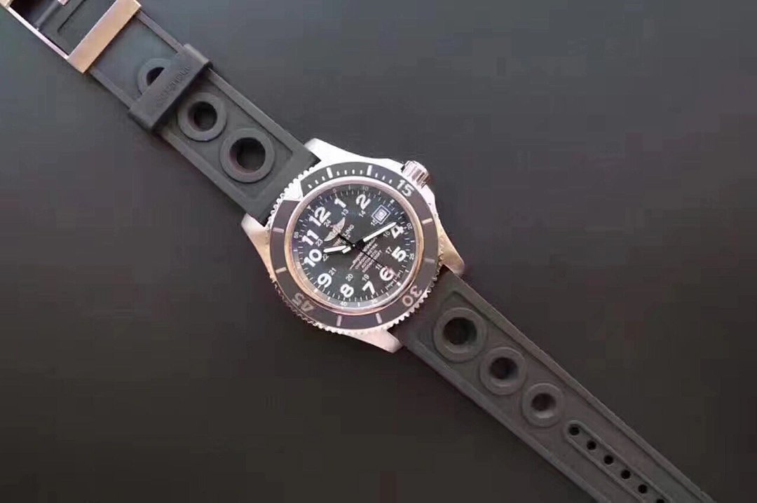 N廠百年靈超級海洋二代繫列藍黑膠帶計時機械腕錶44mm